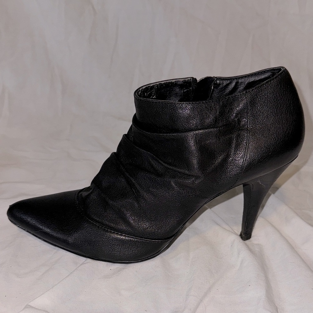 Aldo black leather heeled ankle boots